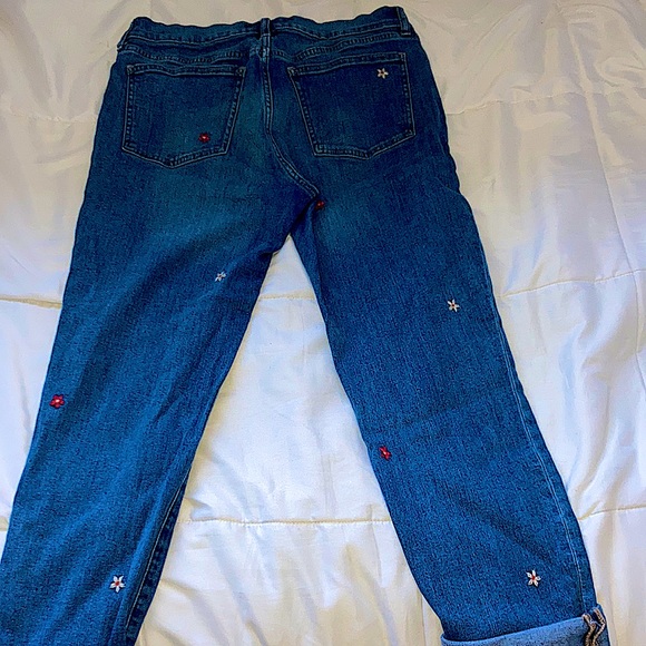 Embroidered flower Blue Jeans - Picture 3 of 4